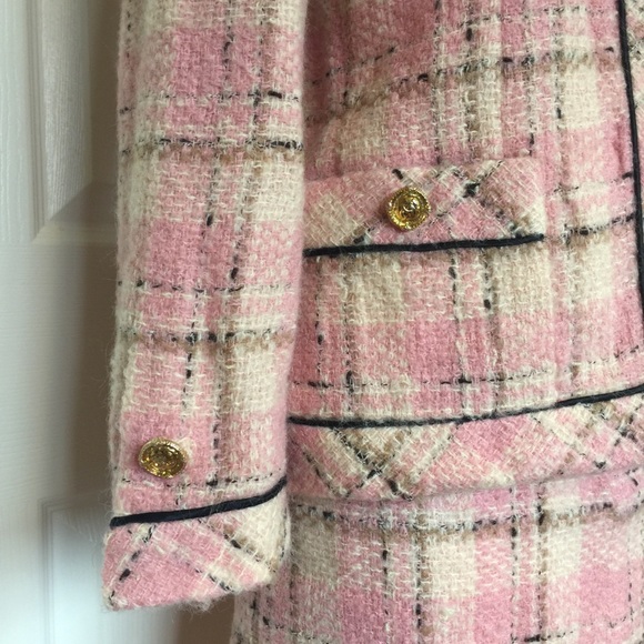 CHANEL Classic Vintage Suit - Picture 3 of 10